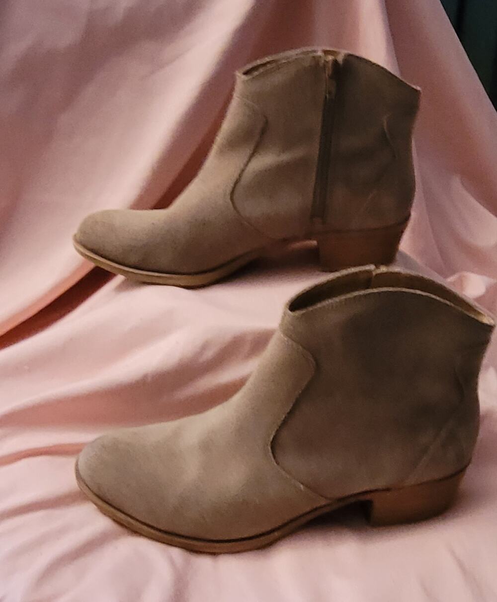 Lucky Brand Womens Size 8M 38 Suede Booties Ankle Boots